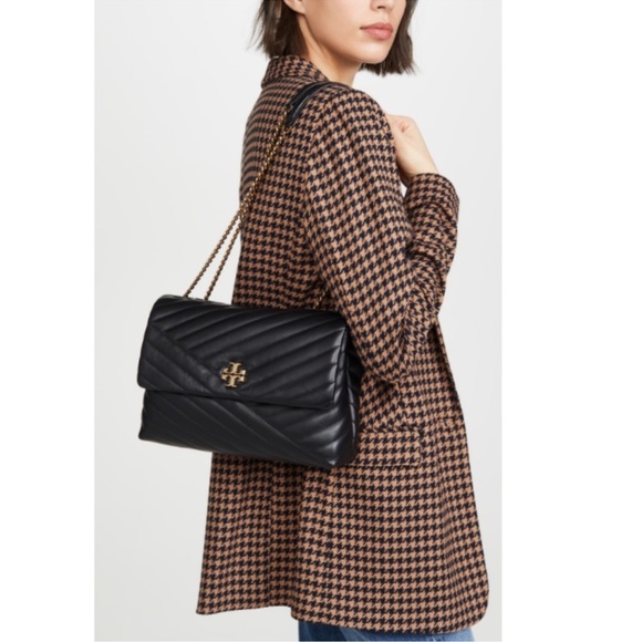 Tory Burch Black Chevron Shoulder Bag with Gold Chain - Picture 2 of 8